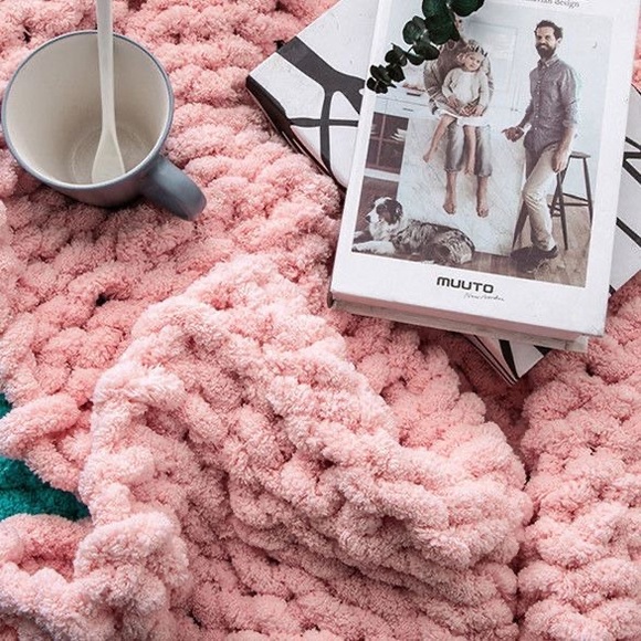 Pink chunky knit throw available - Picture 2 of 2